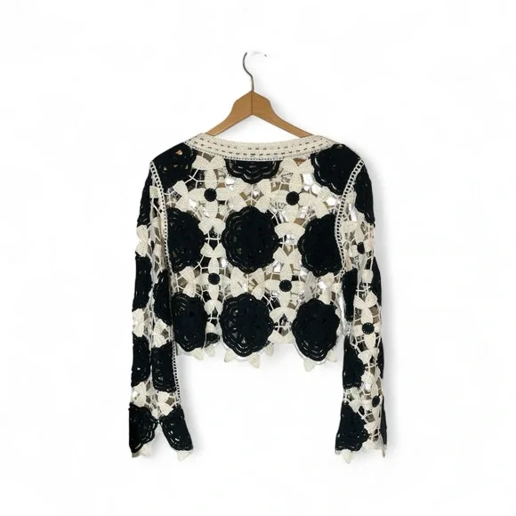 C29- Luxe Women’s Large Luxe Black and Cream Floral Crochet Blouse - Picture 7 of 9
